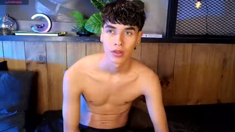 AndreWortix online show from April 16, 1:49 am