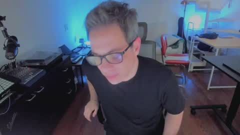 Snapshot of andy0pandi chatting on October 6, 3:22 am Andrew online show from October 6, 3:22 am