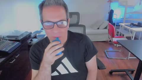 Andrew online show from December 17, 6:14 pm