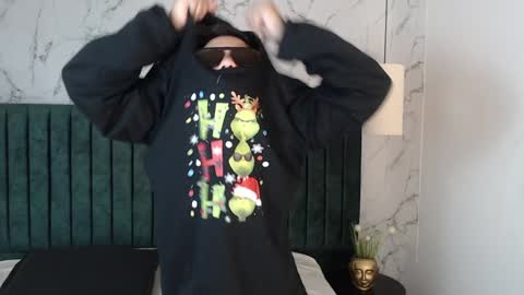 Snapshot of andyjoy_ chatting on December 19, 11:50 am Andy Joy  online show from December 19, 11:50 am