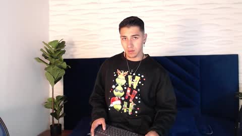 Snapshot of andyjoy_ chatting on December 22, 11:33 am Andy Joy  online show from December 22, 11:33 am