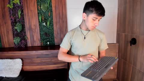 Snapshot of andyjoy_ chatting on December 6, 11:44 am Andy Joy  online show from December 6, 11:44 am