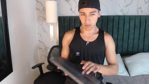 Snapshot of andyjoy_ chatting on December 10, 11:11 am Andy Joy  online show from December 10, 11:11 am