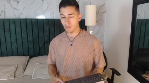 Snapshot of andyjoy_ chatting on December 24, 12:33 pm Andy Joy  online show from December 24, 12:33 pm