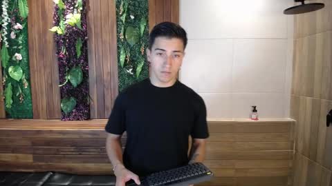 Snapshot of andyjoy_ chatting on January 9, 11:25 am Andy Joy  online show from January 9, 11:25 am