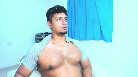 Snapshot of andylemonda chatting on October 24, 12:02 am andylemonda online show from October 24, 12:02 am