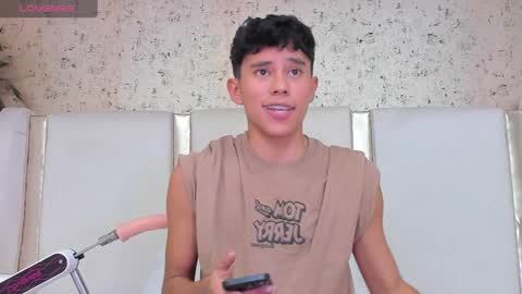 Snapshot of angel_esteban_fx chatting on January 11, 4:16 am ngel Esteban  online show from January 11, 4:16 am