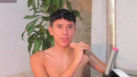 Snapshot of angel_esteban_fx chatting on February 26, 4:03 am ngel Esteban  online show from February 26, 4:03 am