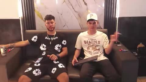 angel_villareal_ online show from March 16, 5:44 am