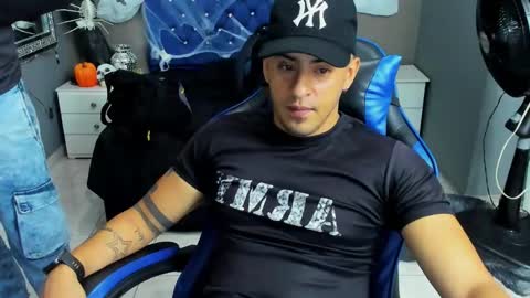 Angel And Cris online show from October 28, 12:29 pm