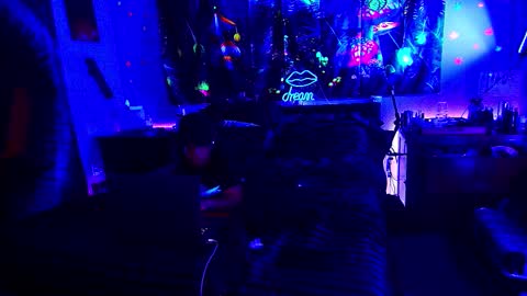 Snapshot of anglz017 chatting on October 5, 11:25 am Anglz017 online show from October 5, 11:25 am