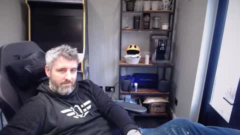 anonymousblokeuk online show from December 17, 11:49 am