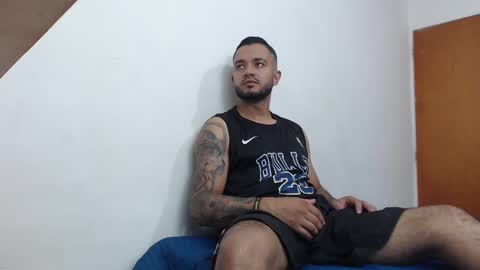 antony_smithh online show from February 5, 7:10 pm