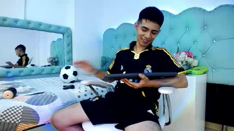 Apolo Richards online show from February 17, 8:41 pm