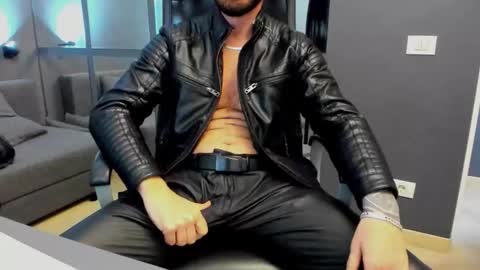 AronGrant online show from December 2, 11:35 am