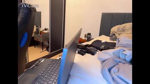 Arthur Villasboas online show from November 26, 3:42 am