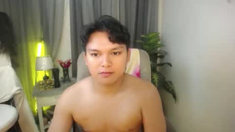 asian_handsomexx online show from November 12, 9:37 am