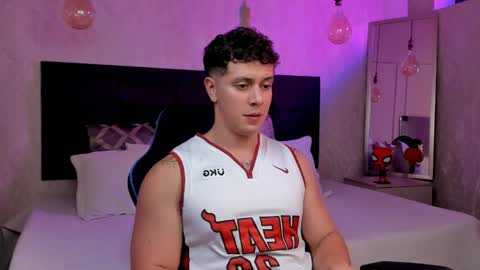 astonhills online show from April 11, 3:35 am