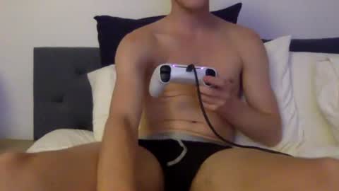 Snapshot of aussieblondetwink chatting on January 21, 12:02 pm aussieblondetwink online show from January 21, 12:02 pm