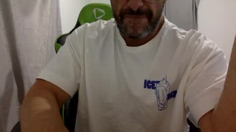 aussieguy59660 online show from April 30, 10:22 am