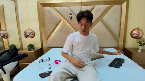 austinreeds online show from November 25, 4:20 pm