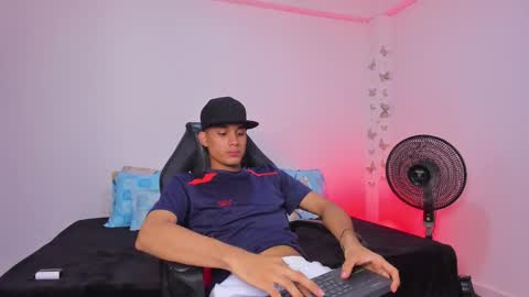 AXEL online show from November 21, 8:30 pm