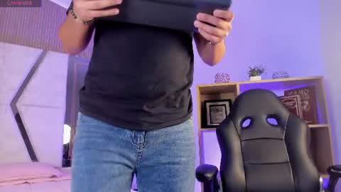 axel_grey_ online show from June 20, 1:05 pm