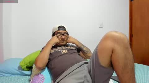 axel_hornyy online show from July 15, 5:47 am