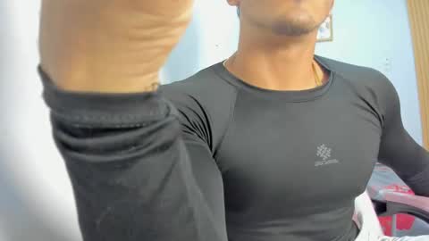 axelsavage042 online show from January 15, 8:00 pm