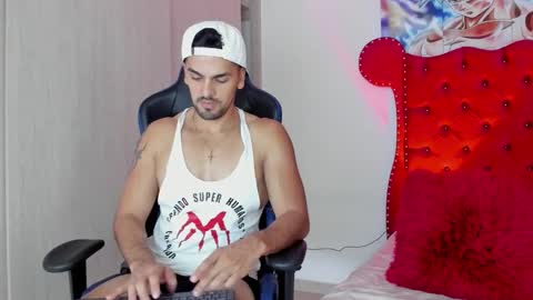 Axel online show from September 30, 8:45 pm