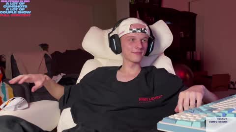 Big cock boy online show from January 18, 2:29 am