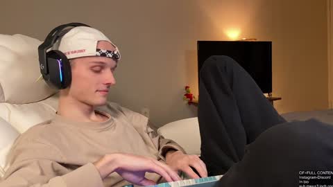 Big cock boy online show from December 23, 8:22 am