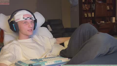 Big cock boy online show from January 11, 10:40 pm