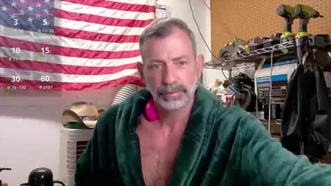 Snapshot of badnightwolf chatting on October 27, 12:40 pm Silver online show from October 27, 12:40 pm