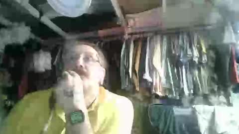 Snapshot of balls_deep_209 chatting on October 22, 9:24 am boton online show from October 22, 9:24 am