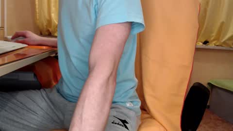 Snapshot of banschie chatting on March 7, 6:43 pm       online show from March 7, 6:43 pm