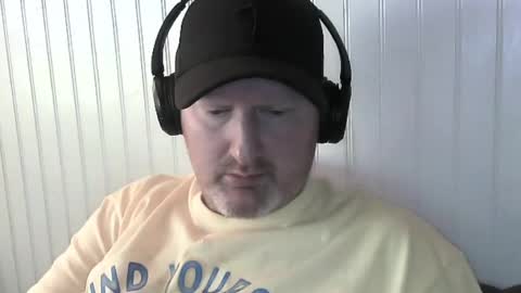 Snapshot of bartender_blue_eyes chatting on February 22, 10:48 pm Bartender Blue online show from February 22, 10:48 pm