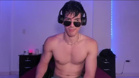 Valentino online show from March 5, 9:39 pm