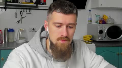 Snapshot of bearded_legend chatting on October 13, 1:33 am Zeus online show from October 13, 1:33 am