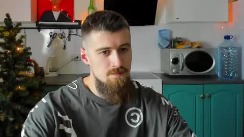 Snapshot of bearded_legend chatting on December 24, 6:06 pm Zeus online show from December 24, 6:06 pm