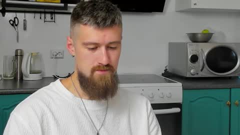 Snapshot of bearded_legend chatting on September 24, 3:50 am Zeus online show from September 24, 3:50 am