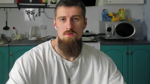 Snapshot of bearded_legend chatting on December 6, 8:07 pm Zeus online show from December 6, 8:07 pm