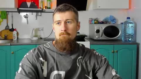 Snapshot of bearded_legend chatting on January 2, 8:02 pm Zeus online show from January 2, 8:02 pm