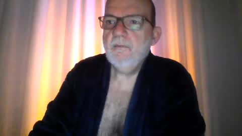 Snapshot of beardman916444 chatting on December 25, 6:41 am Beardman online show from December 25, 6:41 am