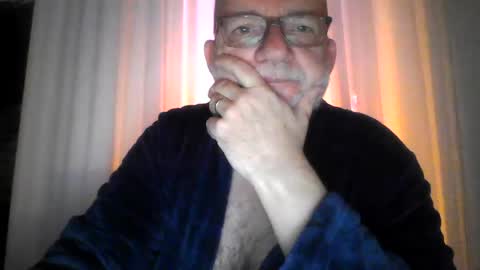 Snapshot of beardman916444 chatting on December 26, 6:19 am Beardman online show from December 26, 6:19 am