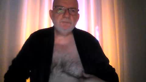 Snapshot of beardman916444 chatting on December 23, 7:06 am Beardman online show from December 23, 7:06 am