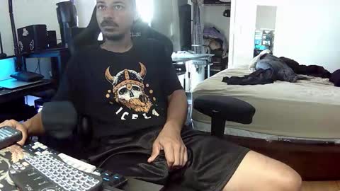 hungnheavy online show from November 10, 2:00 pm