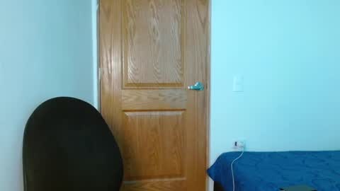 Snapshot of benjamin_isaac chatting on February 24, 12:37 pm benjamin_isaac online show from February 24, 12:37 pm