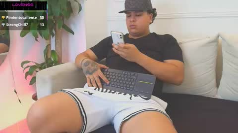 bennett_alejoo online show from October 25, 11:50 pm