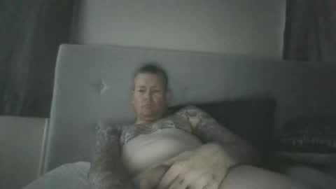 bennyinbrissy online show from January 31, 7:11 pm